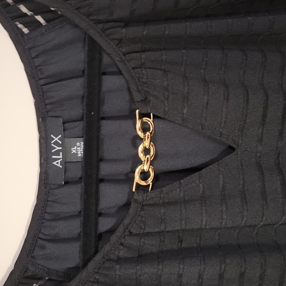 Alyx Top - Picture 3 of 5